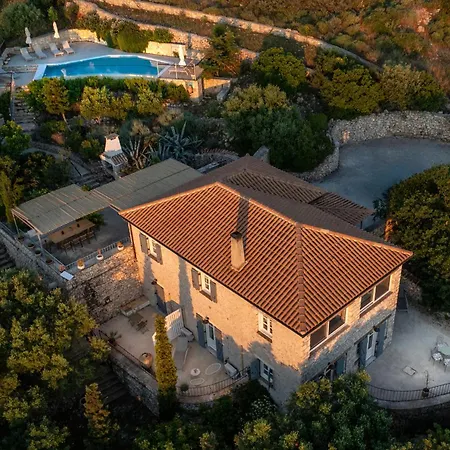 Vilă Eyeland Traditional Style In Zakynthos - By Mana Gers *