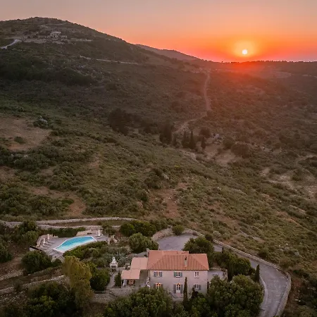 Willa Eyeland Traditional Style In Zakynthos - By Mana Gers *