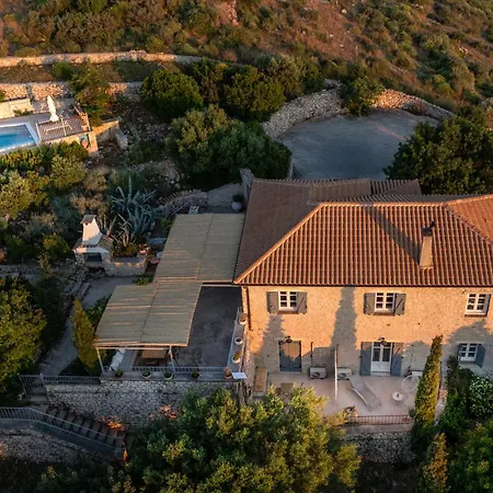 Eyeland Traditional Style In Zakynthos - By Mana Gers Ajos Nikolaos